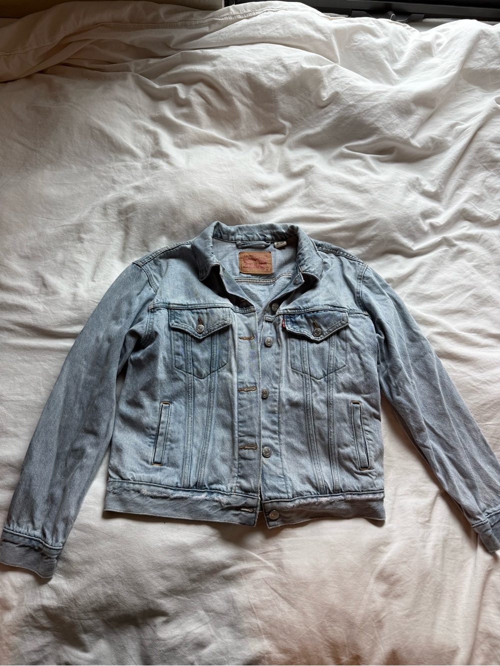 Levi’s Light Wash Denim Jacket - Classic Trucker Style
